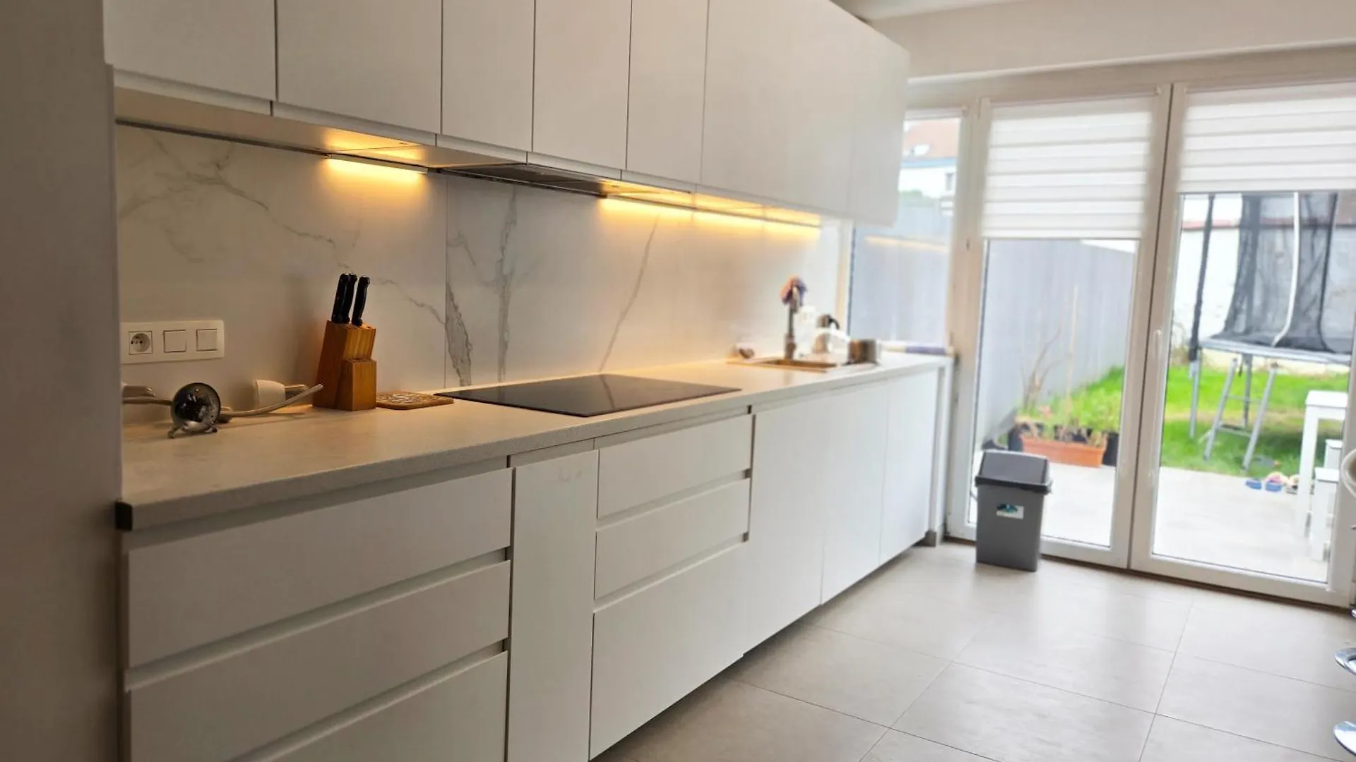 Cosy 2 Bedroom Apartment With Garden location