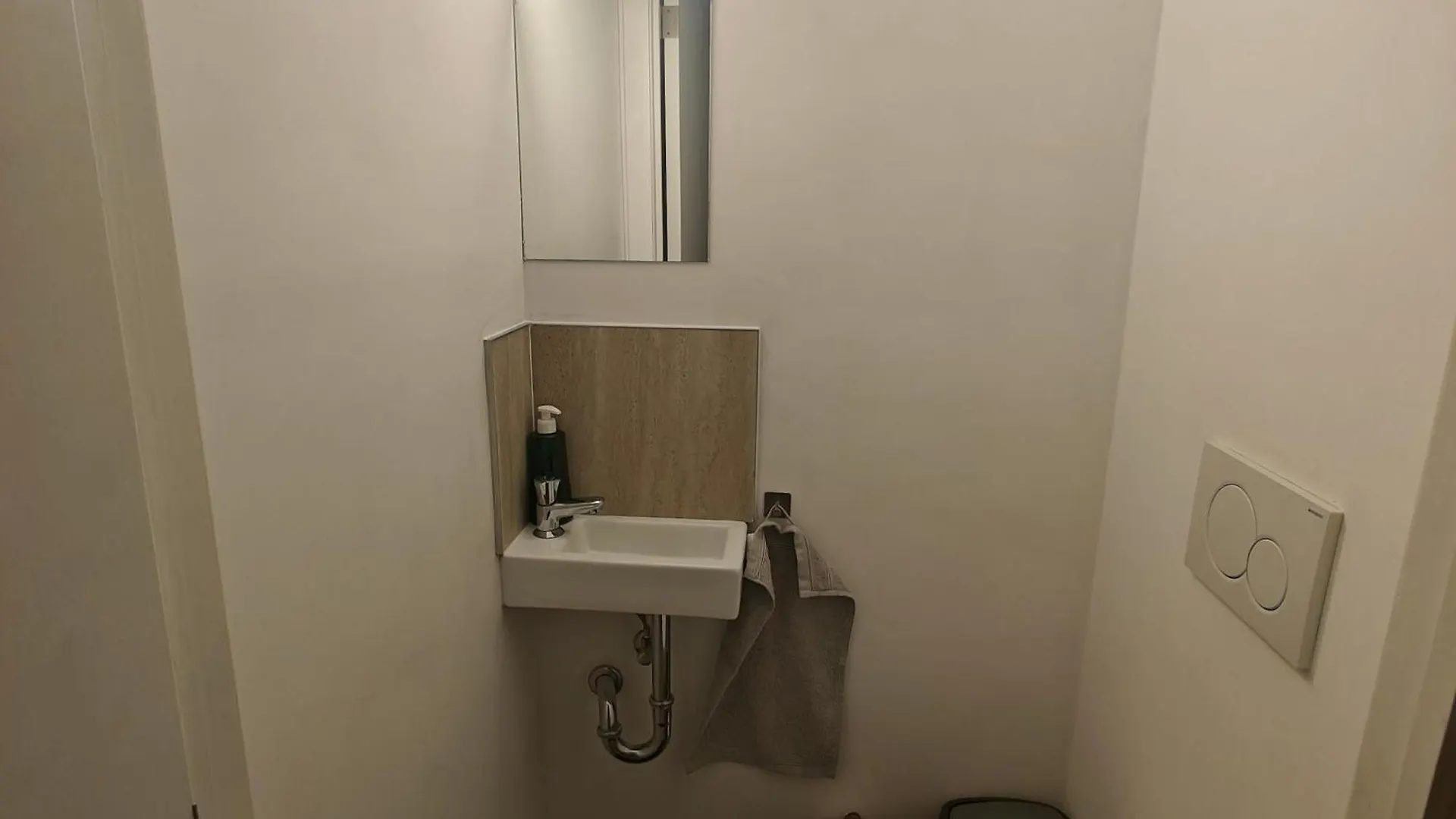 Cosy 2 Bedroom Apartment With Garden Brussels 0*,  Belgium